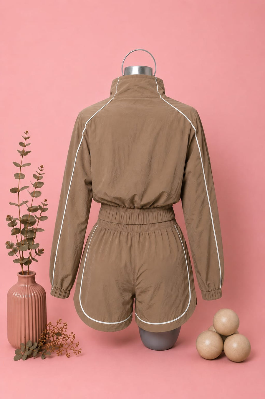 Set Rompevientos Luxury Fit Café | Chamarra + Short Deportivo + 1 Calcetas de regalo